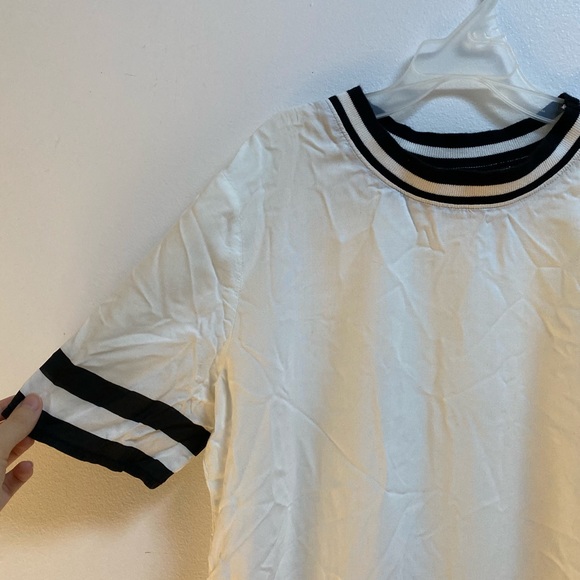 Hollister White Long Line Varsity Tee - Picture 2 of 5